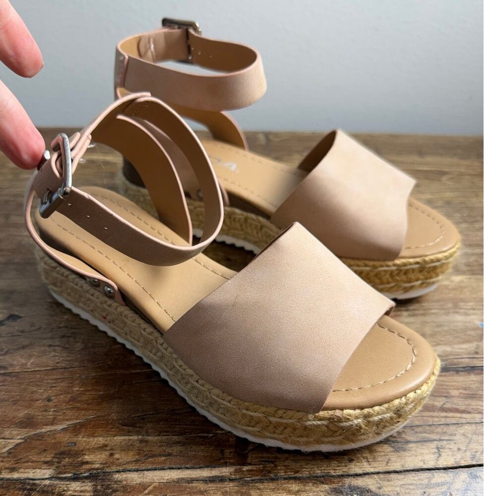 Soda Girl's Tan espadrilles sandals‎ size 13